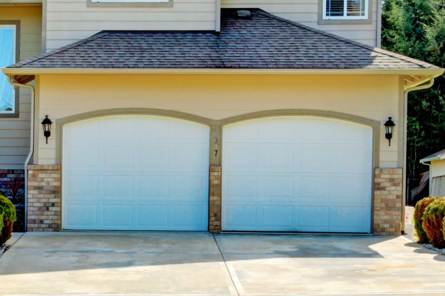 Residential garage door in Springfierld VA representing Door Doctor repair and installation services