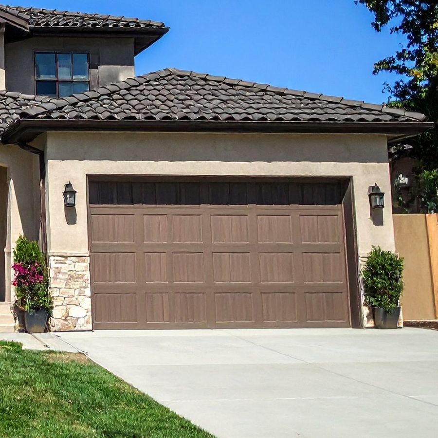 Arlington County VA home with updated garage door serviced by local company Door Doctor