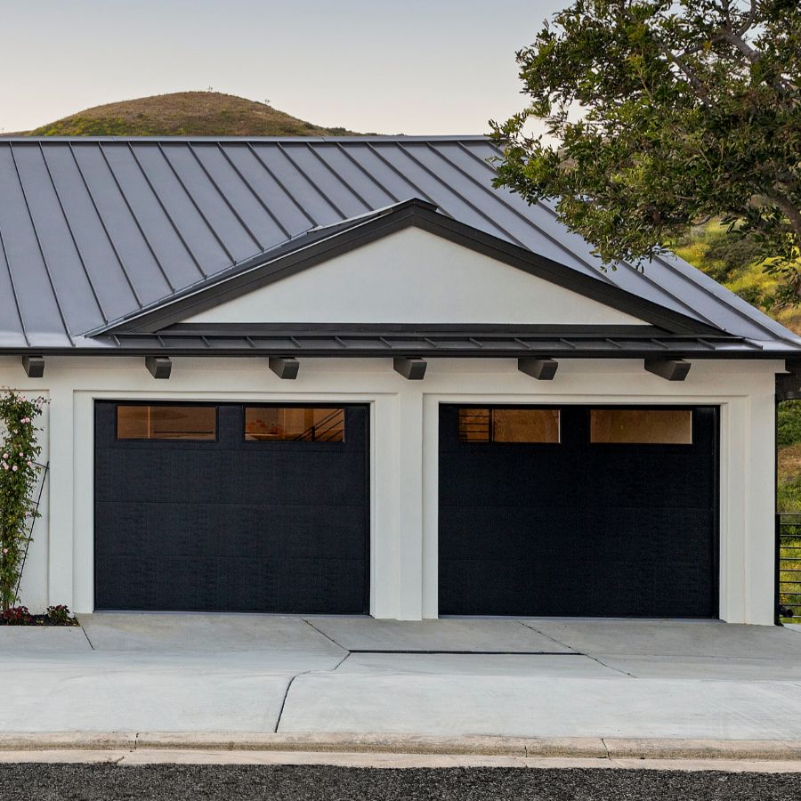 Arlington VA home with updated garage door serviced by local company Door Doctor