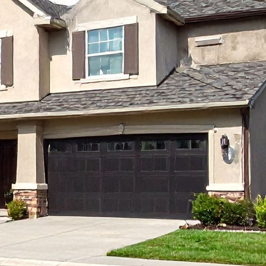 Chantilly VA home with updated garage door serviced by local company Door Doctor