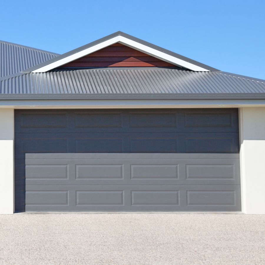 Fairfax County VA home with updated garage door serviced by local company Door Doctor