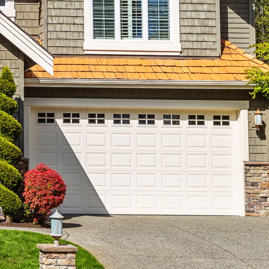 Great Falls VA home with updated garage door serviced by local company Door Doctor