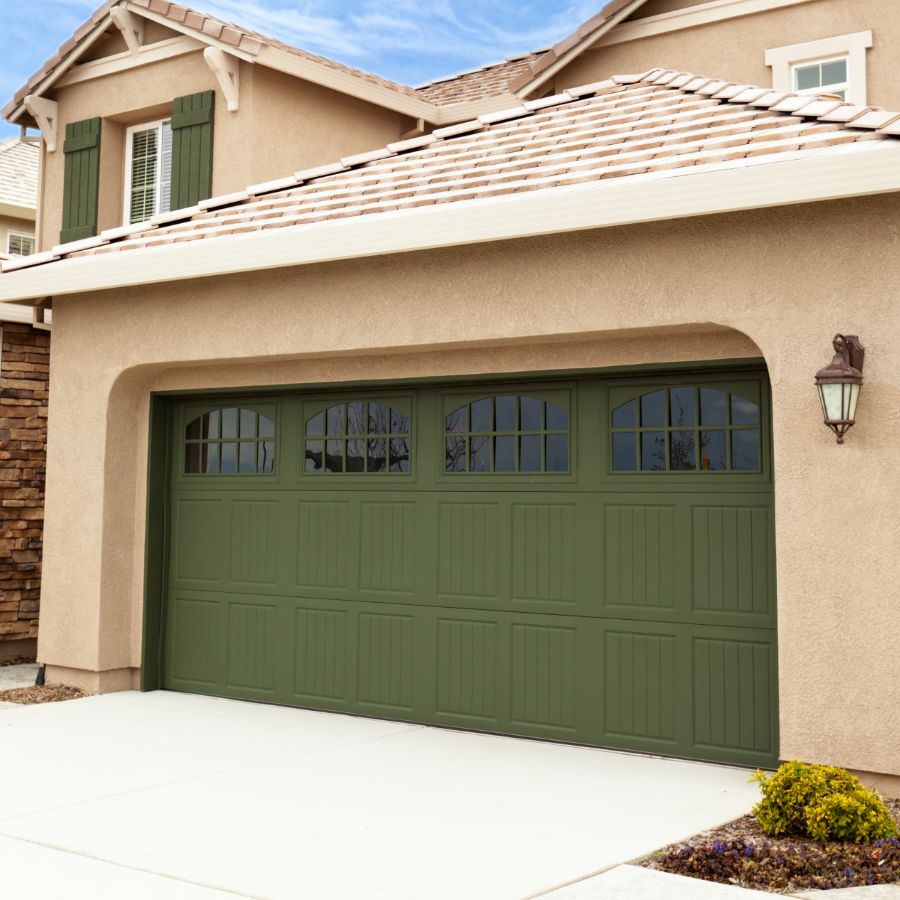 Landsdowne VA home with updated garage door serviced by local company Door Doctor
