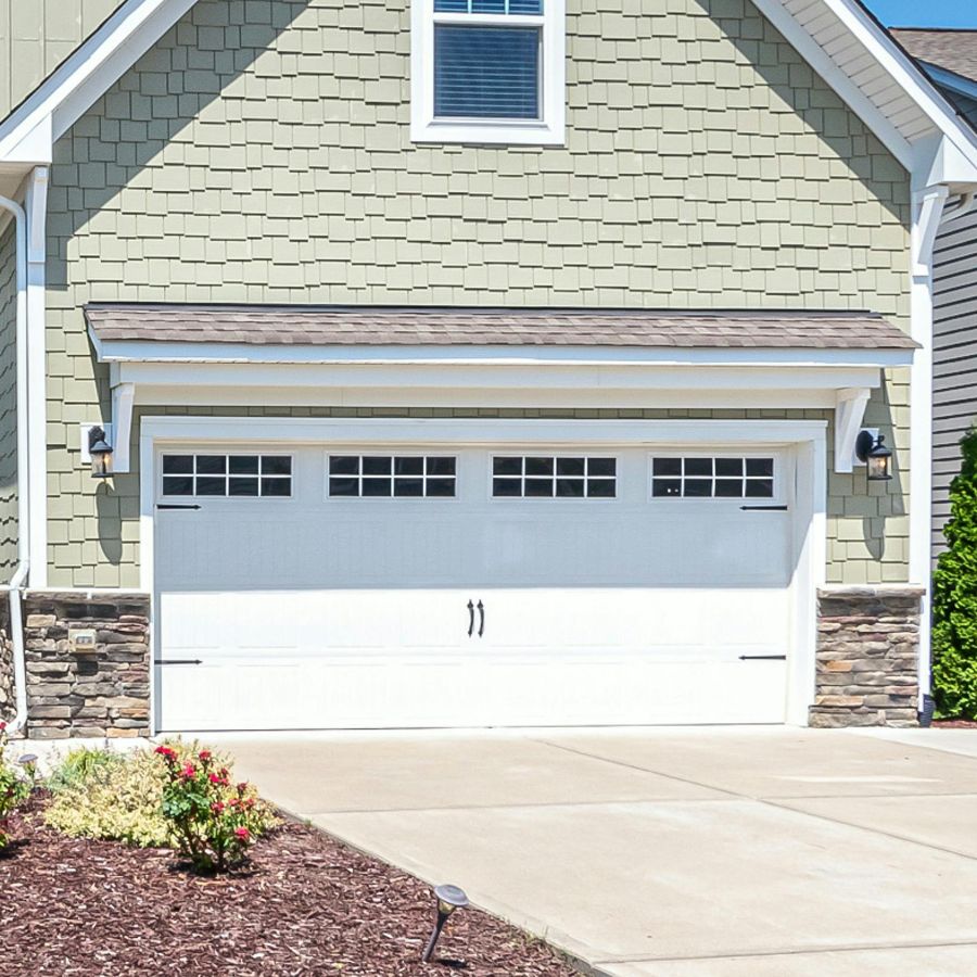 Potomac Falls VA home with updated garage door serviced by local company Door Doctor