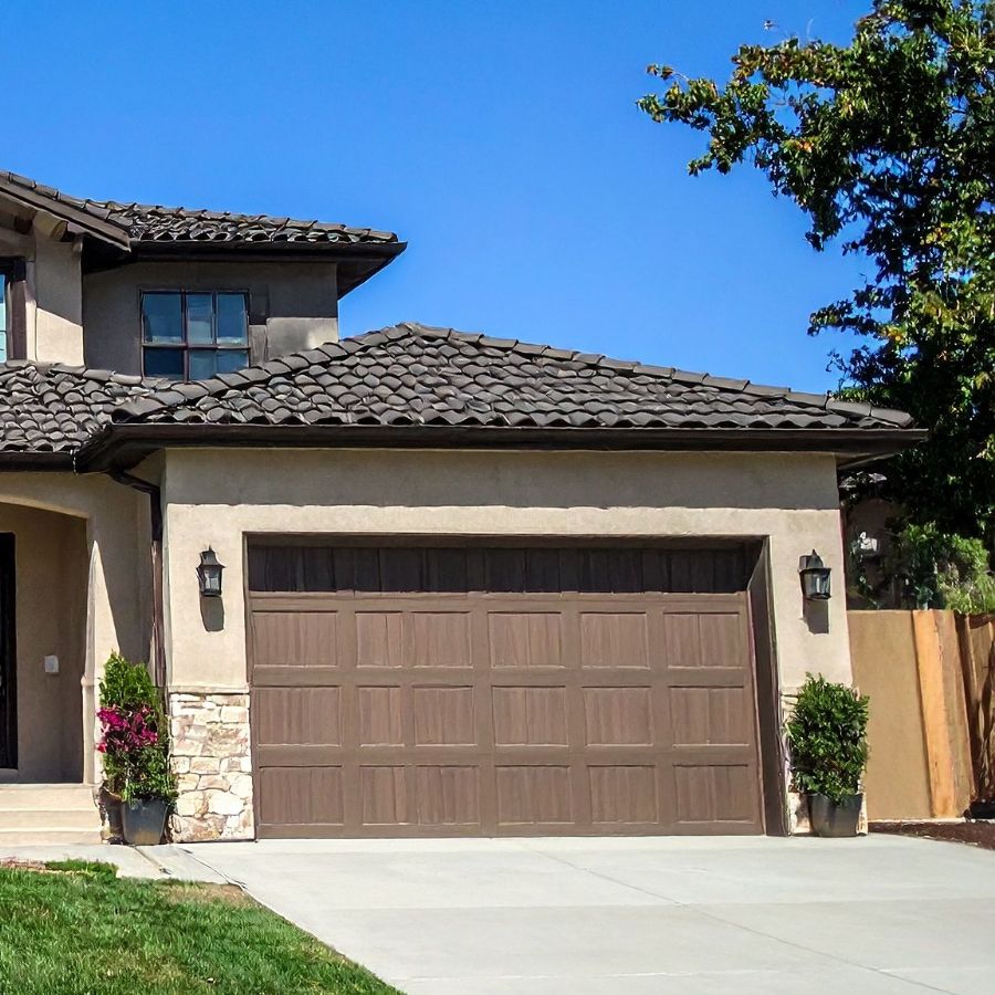 Tysons VA home with updated garage door serviced by local company Door Doctor