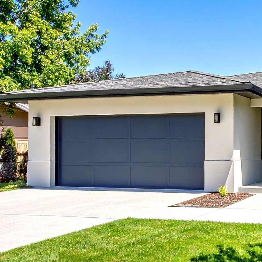 Vienna VA home with updated garage door serviced by local company Door Doctor