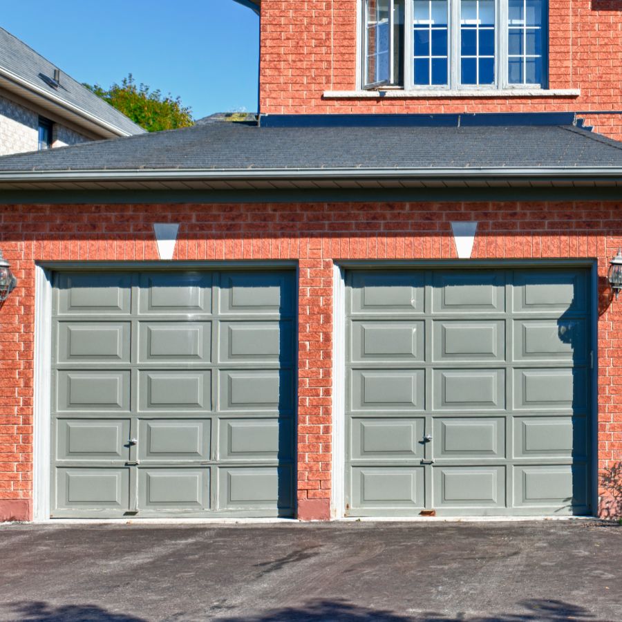 Wolf Trap, VA home with updated garage door serviced by local company Door Doctor