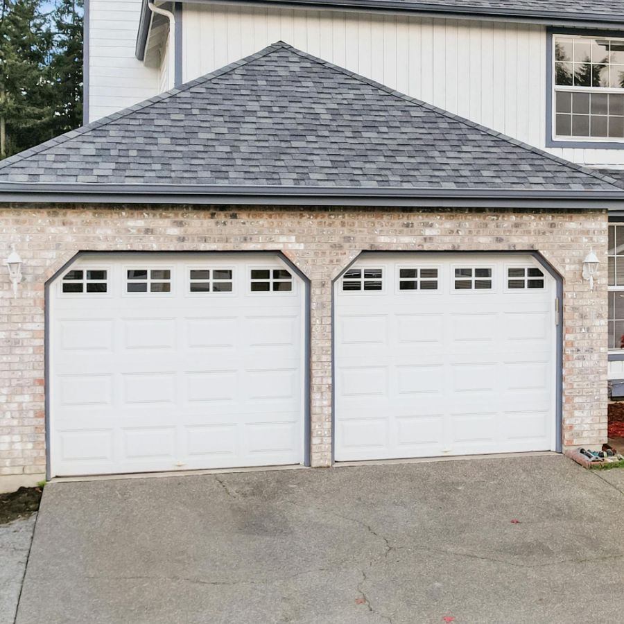 Yorkshire, VA home with updated garage door serviced by local company Door Doctor